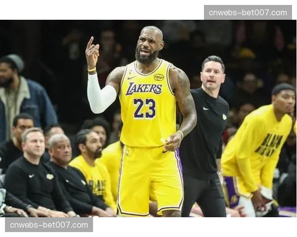 现场：詹姆斯里程碑夜，湖人转换进攻效率却创赛季新低